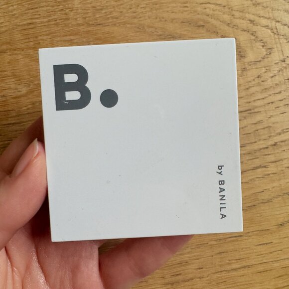 by BANILA Eyecrush Shadow Palette - 03 Girl Boss - Picture 7 of 8